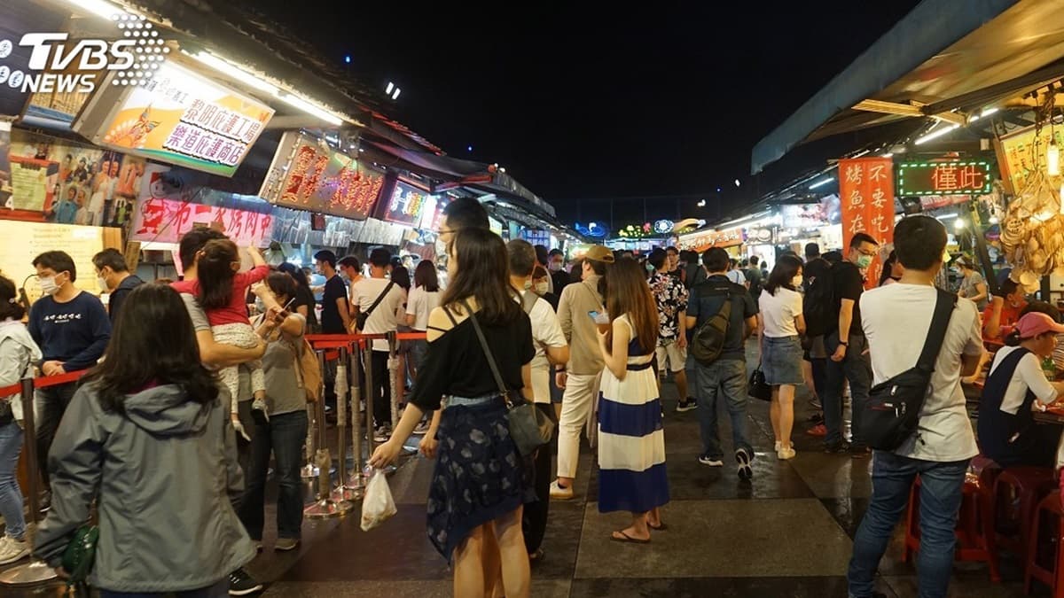 「振興三倍券」7/15上路!每人實拿2000元,領取、使用方式一次搞懂 「振興三倍券」7/15上路!每人實拿2000元,領取、使用方式一次搞懂