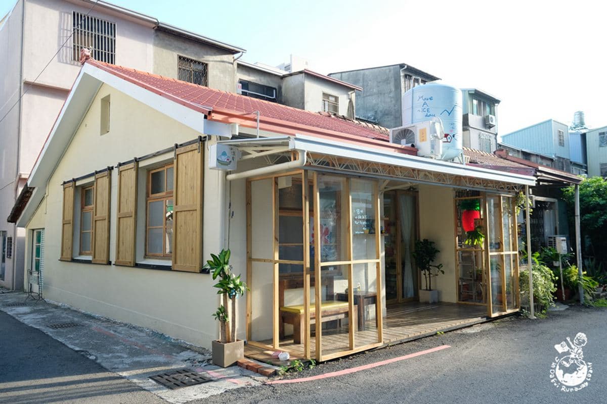 【新開店】台中約會消暑首選!老房改造冰店超好拍,剉冰山上有北極熊坐鎮 【新開店】台中約會消暑首選!老房改造冰店超好拍,剉冰山上有北極熊坐鎮