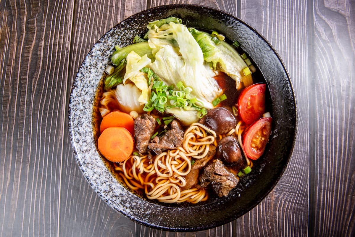 4款TOP級牛肉麵在家也能開吃!天王來台指名「麻神」、「六福皇宮」主廚監製都吃得到 4款TOP級牛肉麵在家也能開吃!天王來台指名「麻神」、「六福皇宮」主廚監製都吃得到