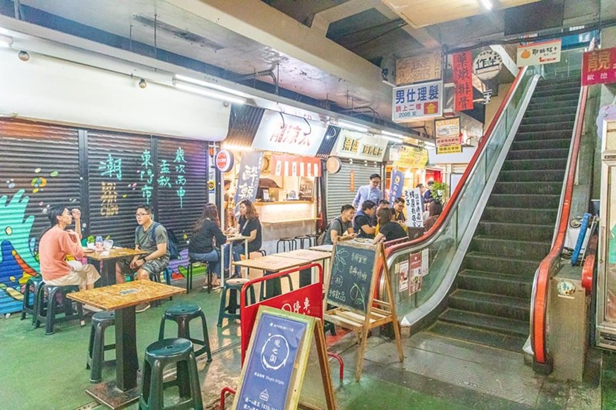 超欠吃!新竹百年老市場「痛風系海鮮粥」,一整碗滿滿蝦子、牡蠣、貝類 超欠吃!新竹百年老市場「痛風系海鮮粥」,一整碗滿滿蝦子、牡蠣、貝類