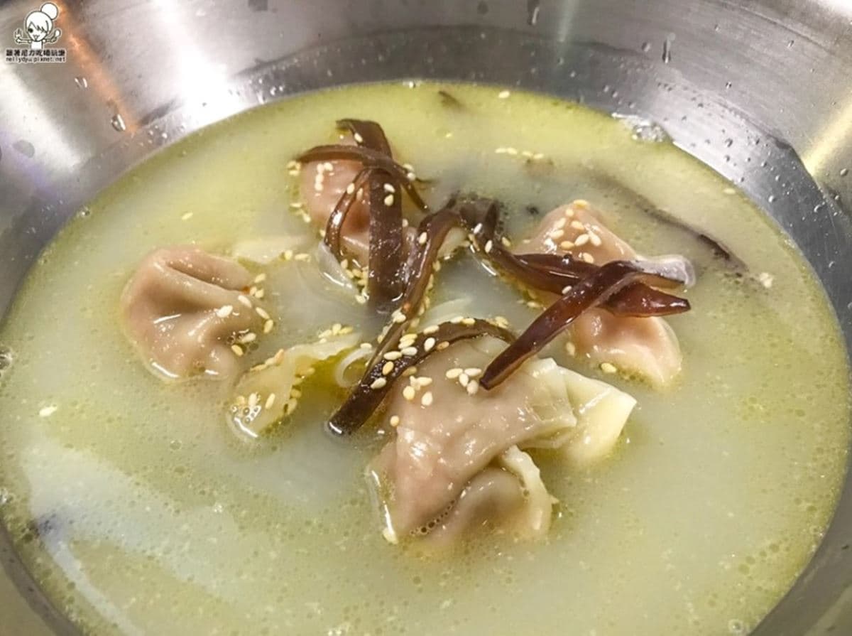 「暗黑系」美食!鹽埕區道地韓式炸醬麵,必點獨門皮蛋口味超濃郁 「暗黑系」美食!鹽埕區道地韓式炸醬麵,必點獨門皮蛋口味超濃郁