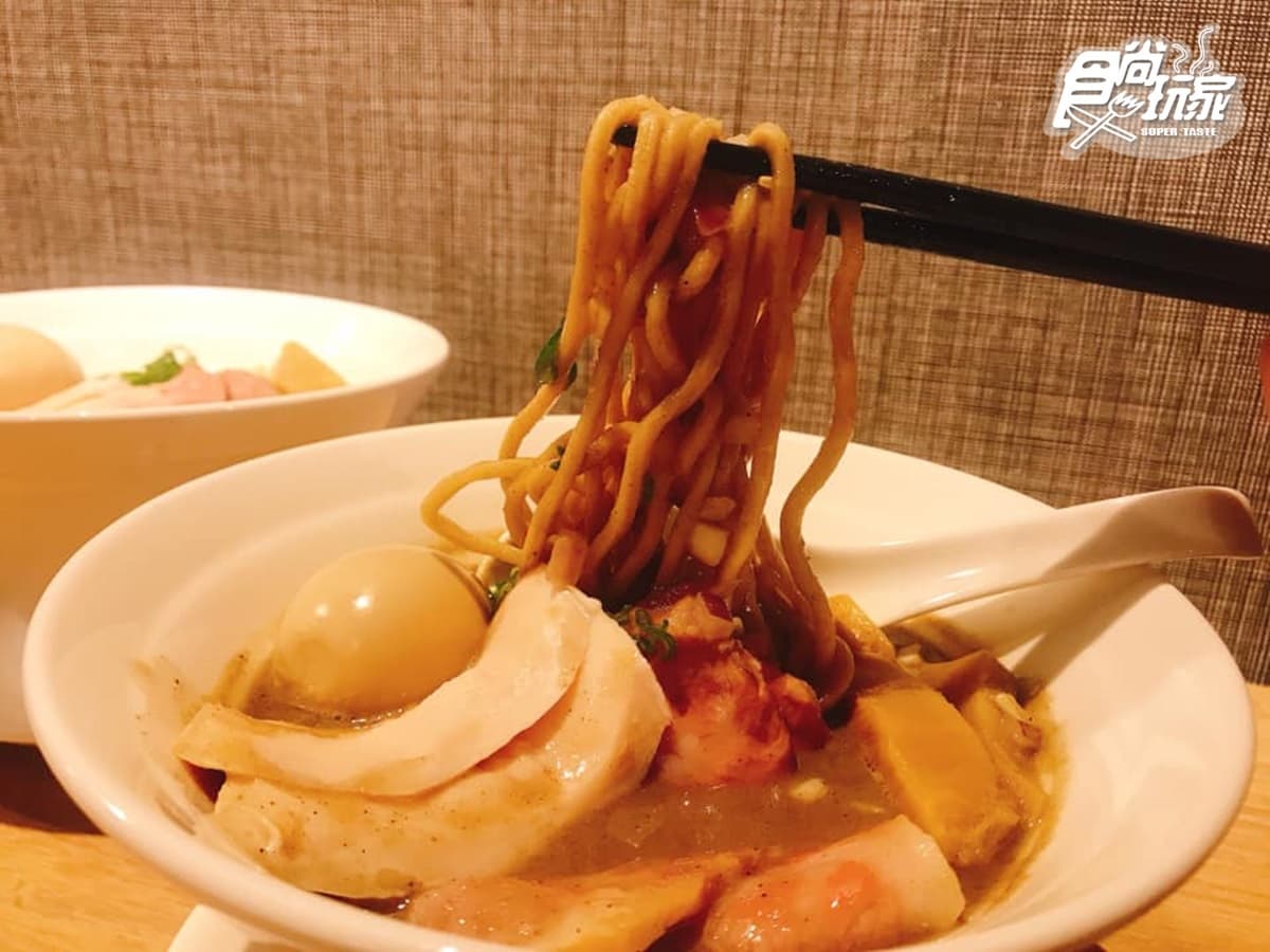 【新開店】只賣3款!鹽味雞湯拉麵超清爽,肉控必點「叉燒拼盤」整整10大片 【新開店】只賣3款!鹽味雞湯拉麵超清爽,肉控必點「叉燒拼盤」整整10大片