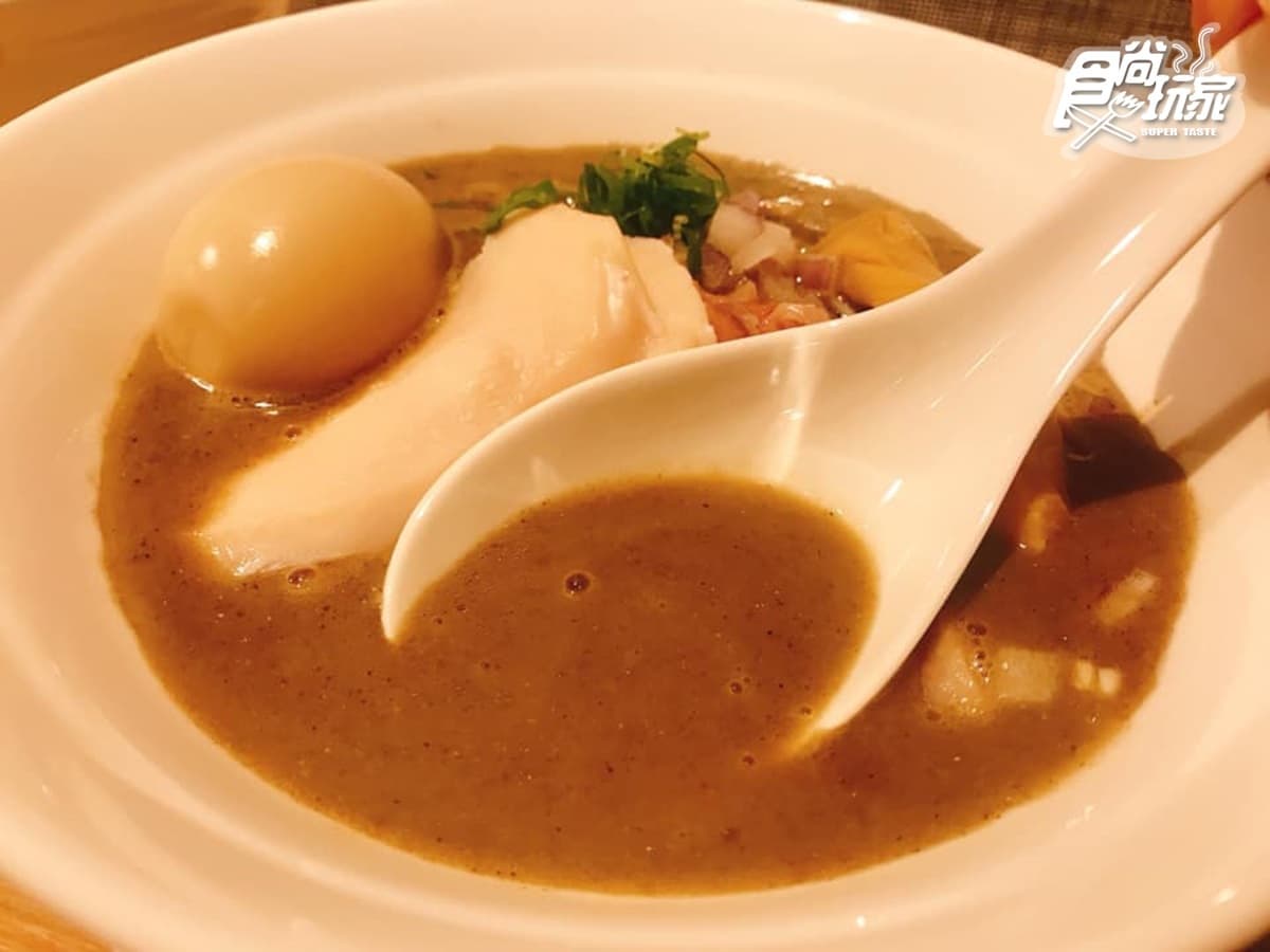 【新開店】只賣3款!鹽味雞湯拉麵超清爽,肉控必點「叉燒拼盤」整整10大片 【新開店】只賣3款!鹽味雞湯拉麵超清爽,肉控必點「叉燒拼盤」整整10大片