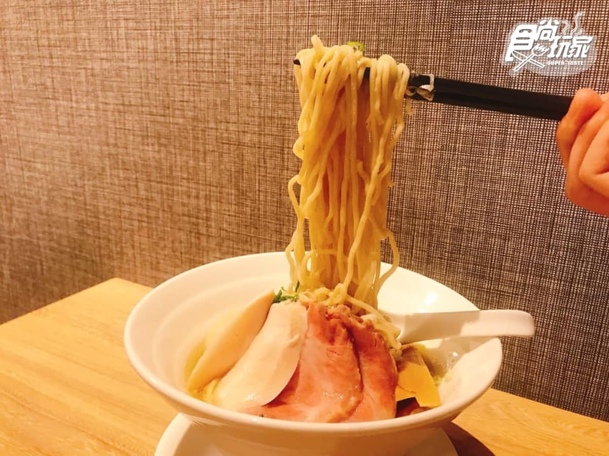【新開店】只賣3款!鹽味雞湯拉麵超清爽,肉控必點「叉燒拼盤」整整10大片 【新開店】只賣3款!鹽味雞湯拉麵超清爽,肉控必點「叉燒拼盤」整整10大片