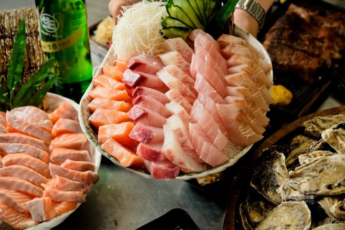 海鮮控暴動!超狂「生魚片臉盆」每片5元,加碼巨型龍蝦、蛤蜊摩天輪這裡吃 海鮮控暴動!超狂「生魚片臉盆」每片5元,加碼巨型龍蝦、蛤蜊摩天輪這裡吃