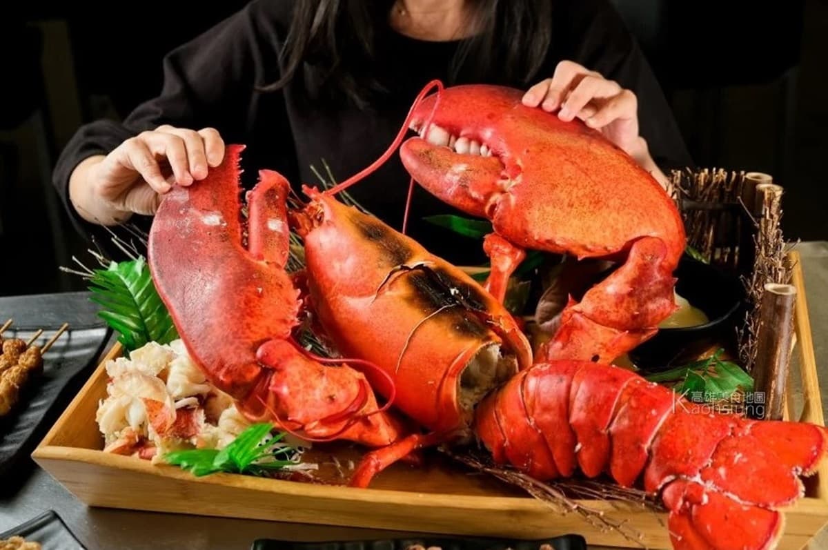 海鮮控暴動!超狂「生魚片臉盆」每片5元,加碼巨型龍蝦、蛤蜊摩天輪這裡吃 海鮮控暴動!超狂「生魚片臉盆」每片5元,加碼巨型龍蝦、蛤蜊摩天輪這裡吃