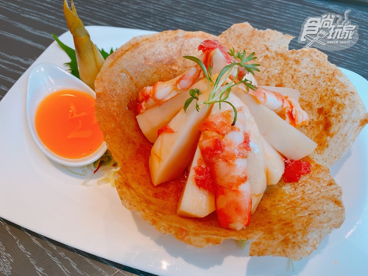 全台最狂竹筍料理!手指長「大肥蝦甜筒」、「爆漿蛋黃」港點、 爆餡蝦肉雲吞這裡吃 全台最狂竹筍料理!手指長「大肥蝦甜筒」、「爆漿蛋黃」港點、 爆餡蝦肉雲吞這裡吃
