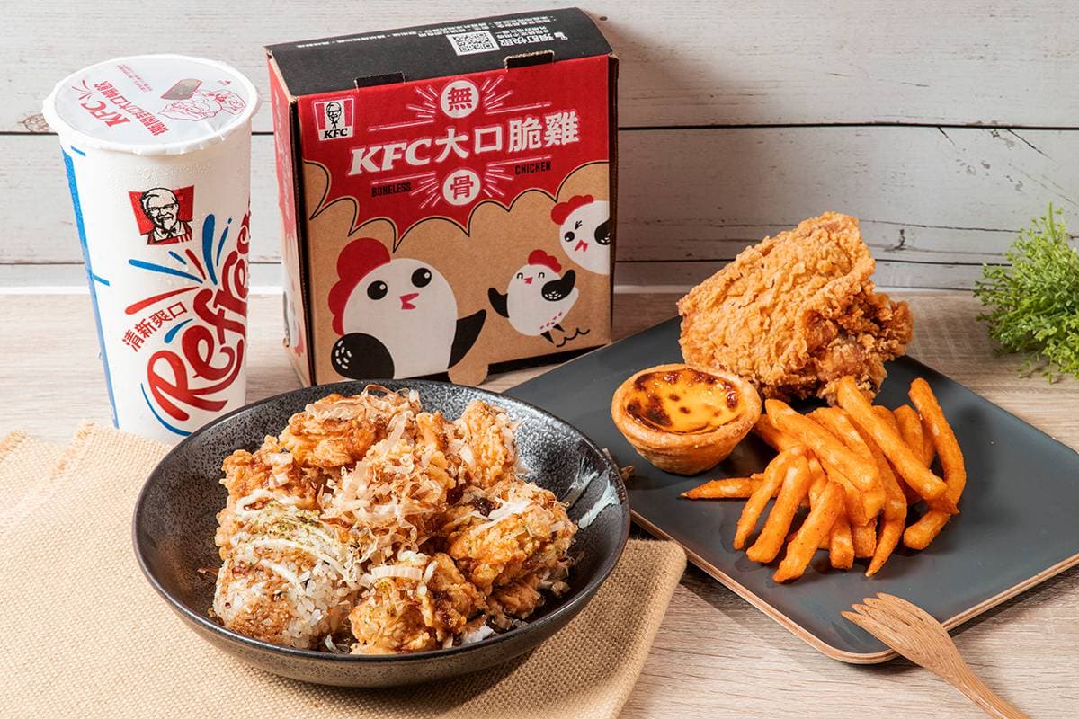 無骨控暴動!肯德基推日本風「大阪燒無骨大口脆雞」,大口嗑雞搭配香鬆飯糰超過癮 無骨控暴動!肯德基推日本風「大阪燒無骨大口脆雞」,大口嗑雞搭配香鬆飯糰超過癮