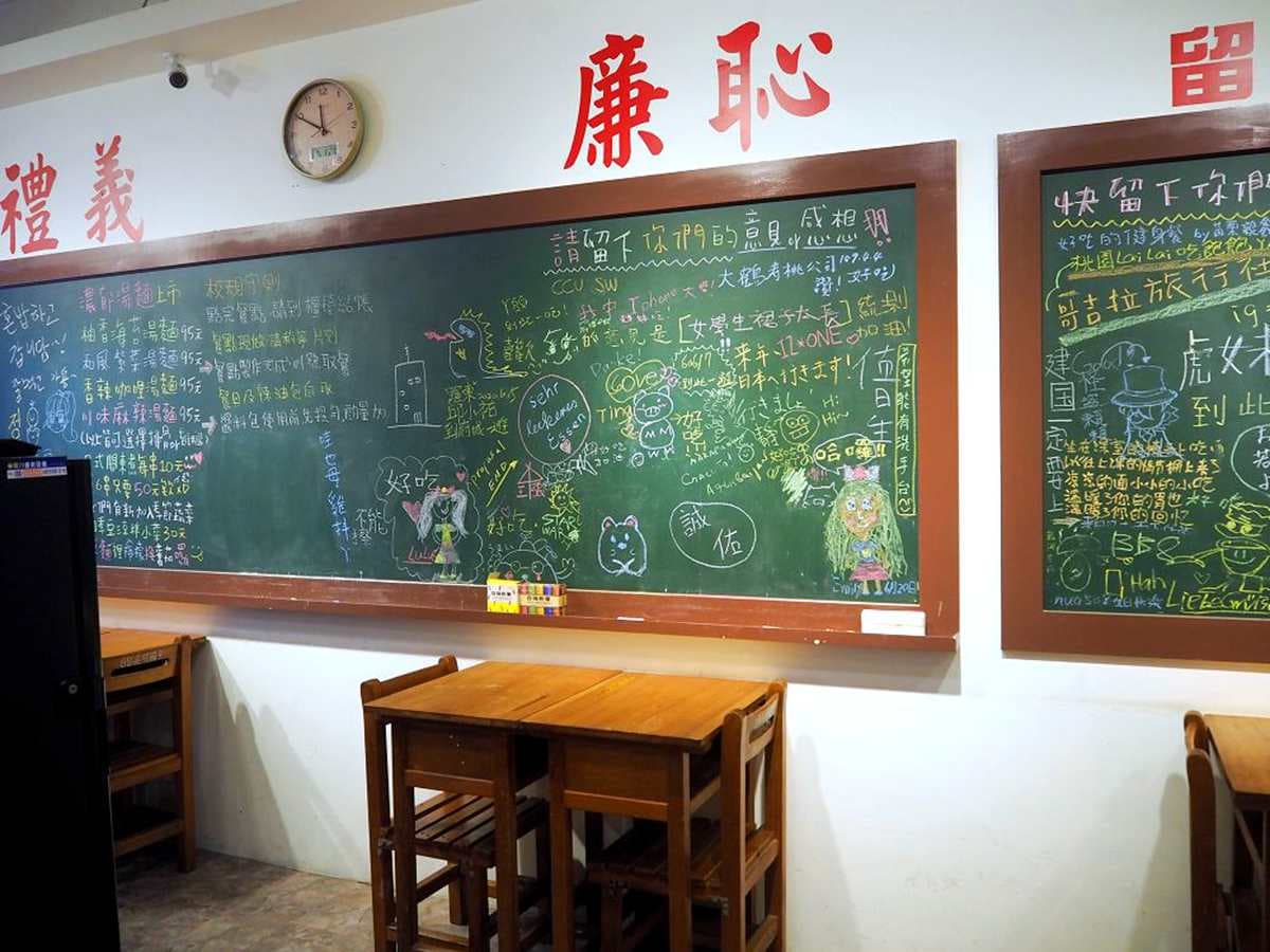 果然是台南式浮誇!滿滿蚵仔的涼麵好逼人,泰式酸辣醬汁爽口開胃瞬間完食 果然是台南式浮誇!滿滿蚵仔的涼麵好逼人,泰式酸辣醬汁爽口開胃瞬間完食