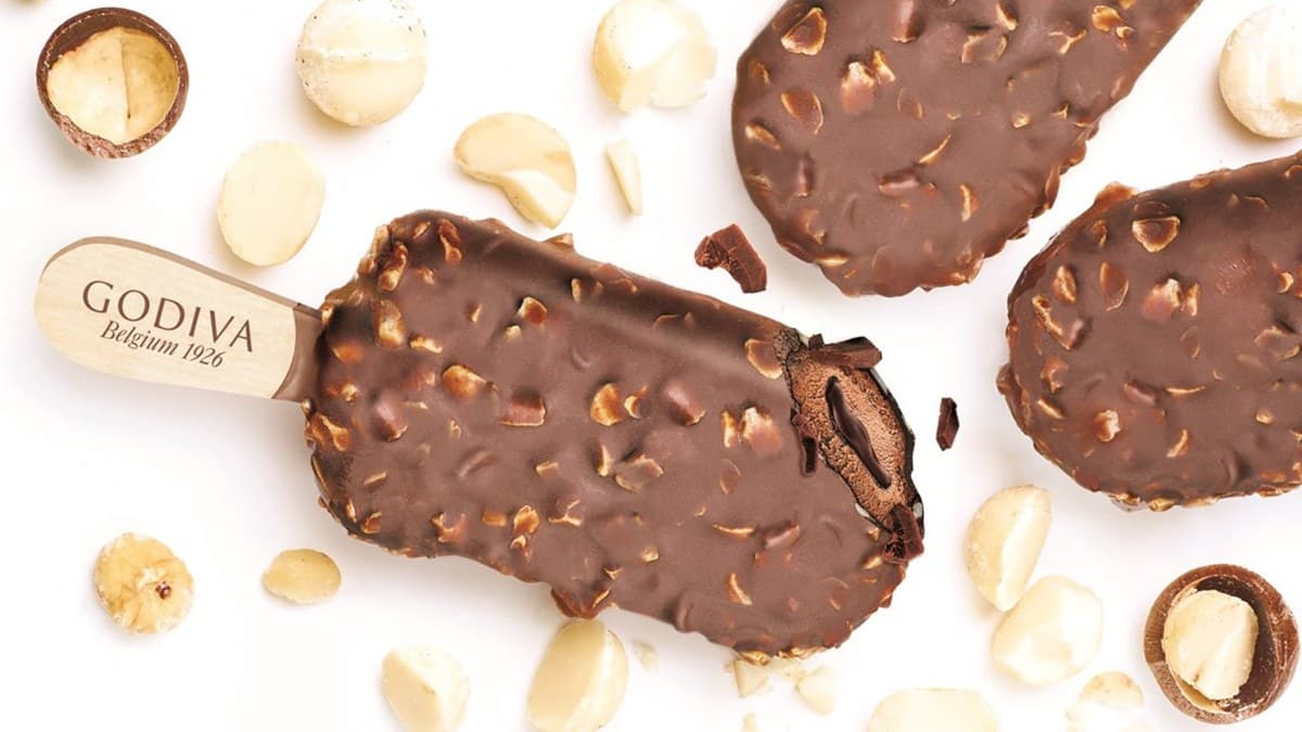 升級版GODIVA「夏威夷果仁黑巧克力流心」,在迴轉壽司吃更便宜,7/10爭鮮開賣! 升級版GODIVA「夏威夷果仁黑巧克力流心」,在迴轉壽司吃更便宜,7/10爭鮮開賣!