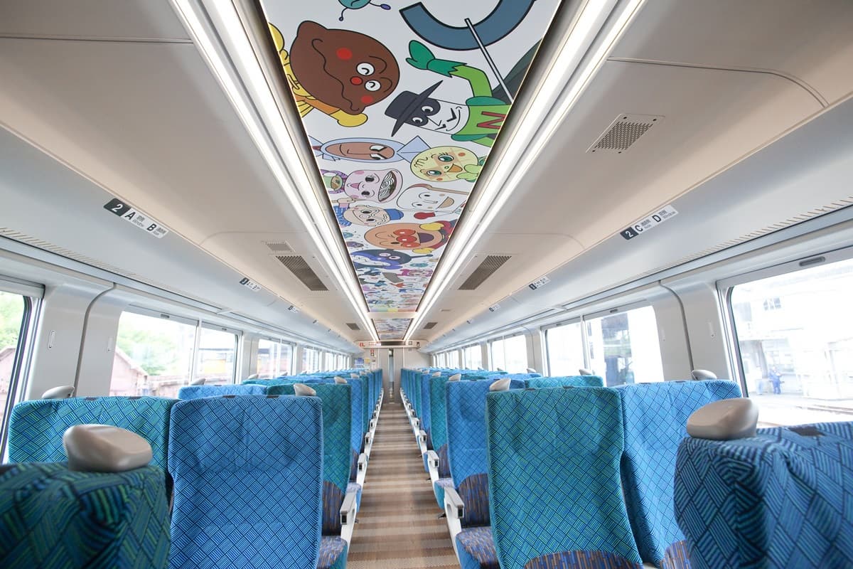 搶先曝光!JR四國今夏改版2款「全新麵包超人列車」,6大角色座椅萌爆 搶先曝光!JR四國今夏改版2款「全新麵包超人列車」,6大角色座椅萌爆