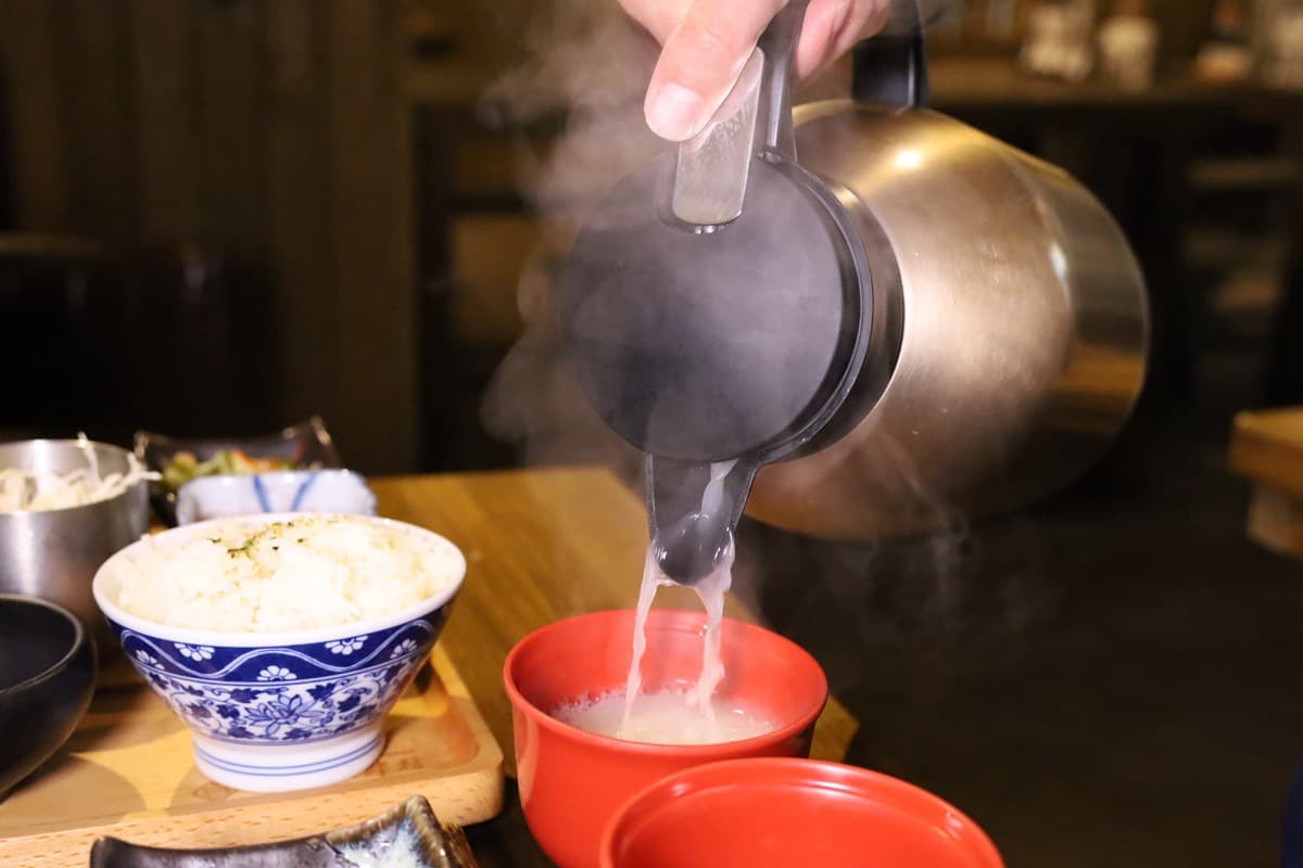 穿牛、豬圖案衣服打5折!「浮誇肉山」燒肉丼百元有找,還有超狂「16盎司戰斧牛」 穿牛、豬圖案衣服打5折!「浮誇肉山」燒肉丼百元有找,還有超狂「16盎司戰斧牛」