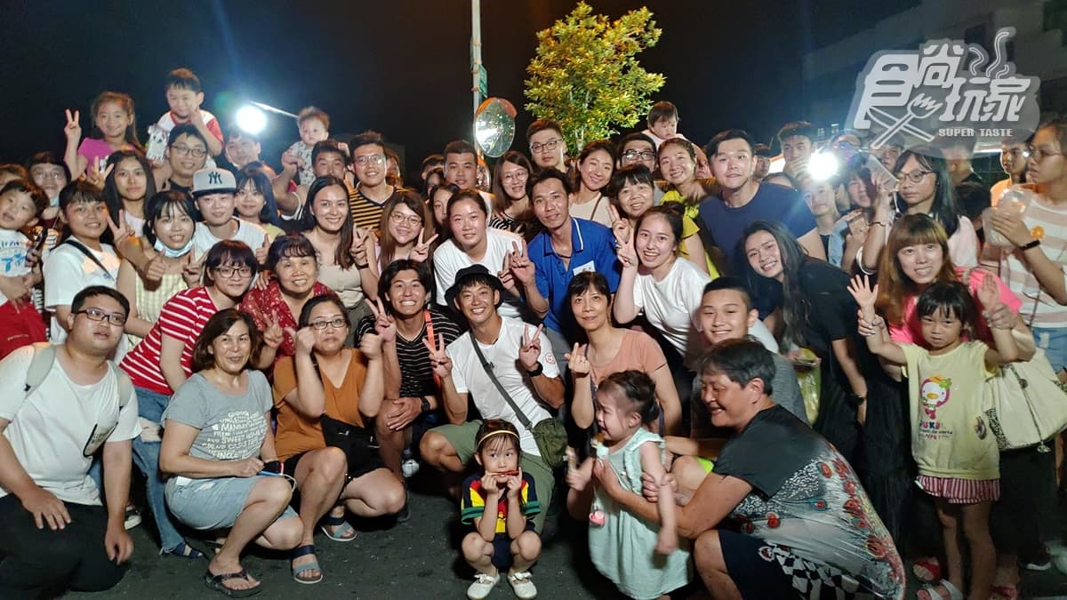 「食尚玩家夜市新人氣王」開跑!威風兄弟逛清溝夜市,撇女友吸女粉餵食 「食尚玩家夜市新人氣王」開跑!威風兄弟逛清溝夜市,撇女友吸女粉餵食