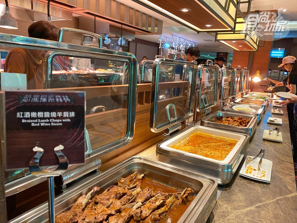 全台首創「真實版侏羅紀」溫泉飯店!霸王龍、暴龍占領森林「有叫聲」,還有粉紅色恐龍可拍 全台首創「真實版侏羅紀」溫泉飯店!霸王龍、暴龍占領森林「有叫聲」,還有粉紅色恐龍可拍