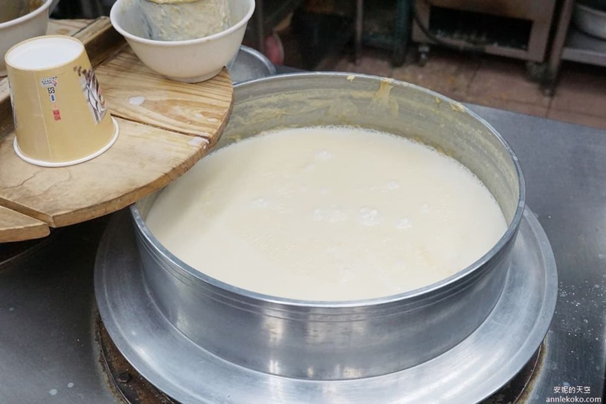 吃完飽到中午!新莊「爆棚系」蛋餅有滿滿蔬菜餡,巨無霸豬排飯糰也必點 吃完飽到中午!新莊「爆棚系」蛋餅有滿滿蔬菜餡,巨無霸豬排飯糰也必點