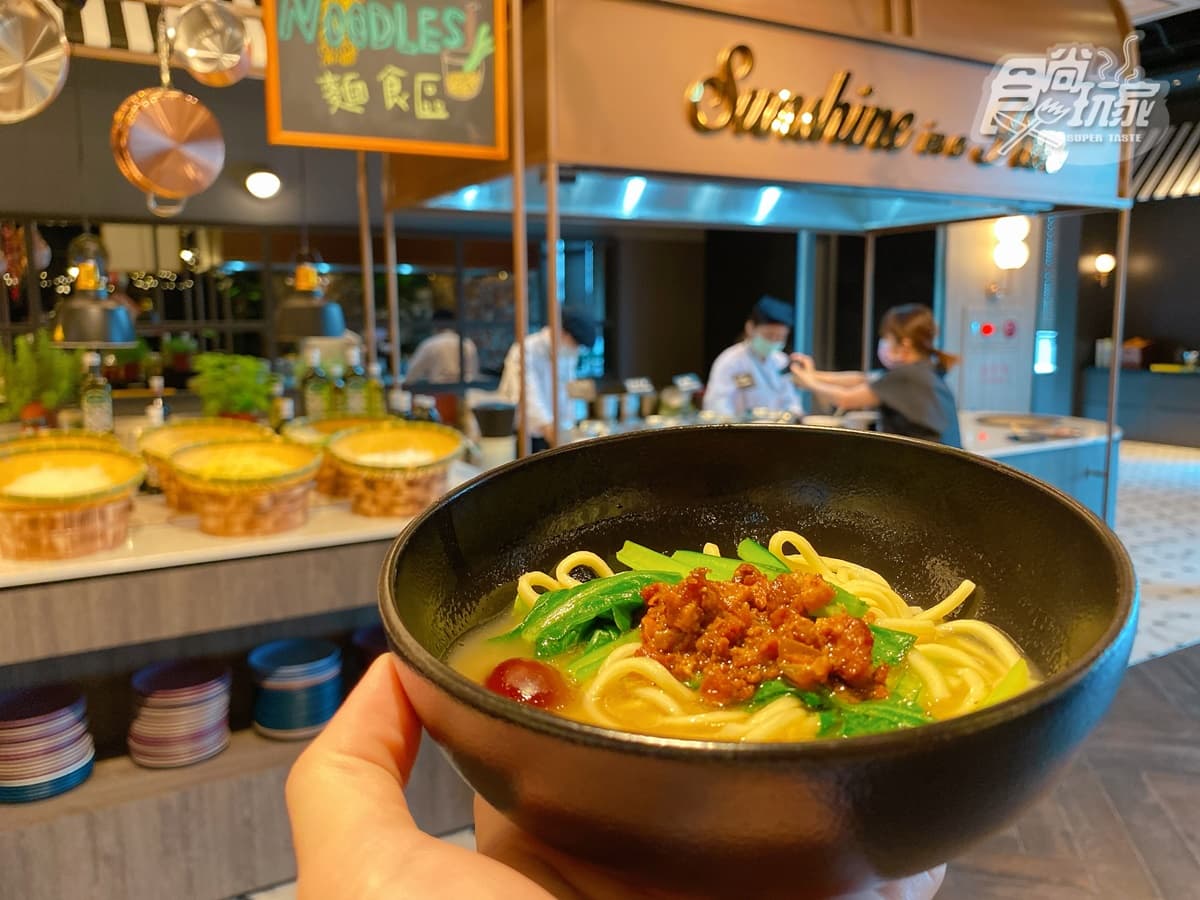 搶先水族館開幕!全台首家「海洋元素飯店」房內有鯨魚,碼頭Buffet、《甄嬛傳》餐廳必拍亮點直擊 搶先水族館開幕!全台首家「海洋元素飯店」房內有鯨魚,碼頭Buffet、《甄嬛傳》餐廳必拍亮點直擊