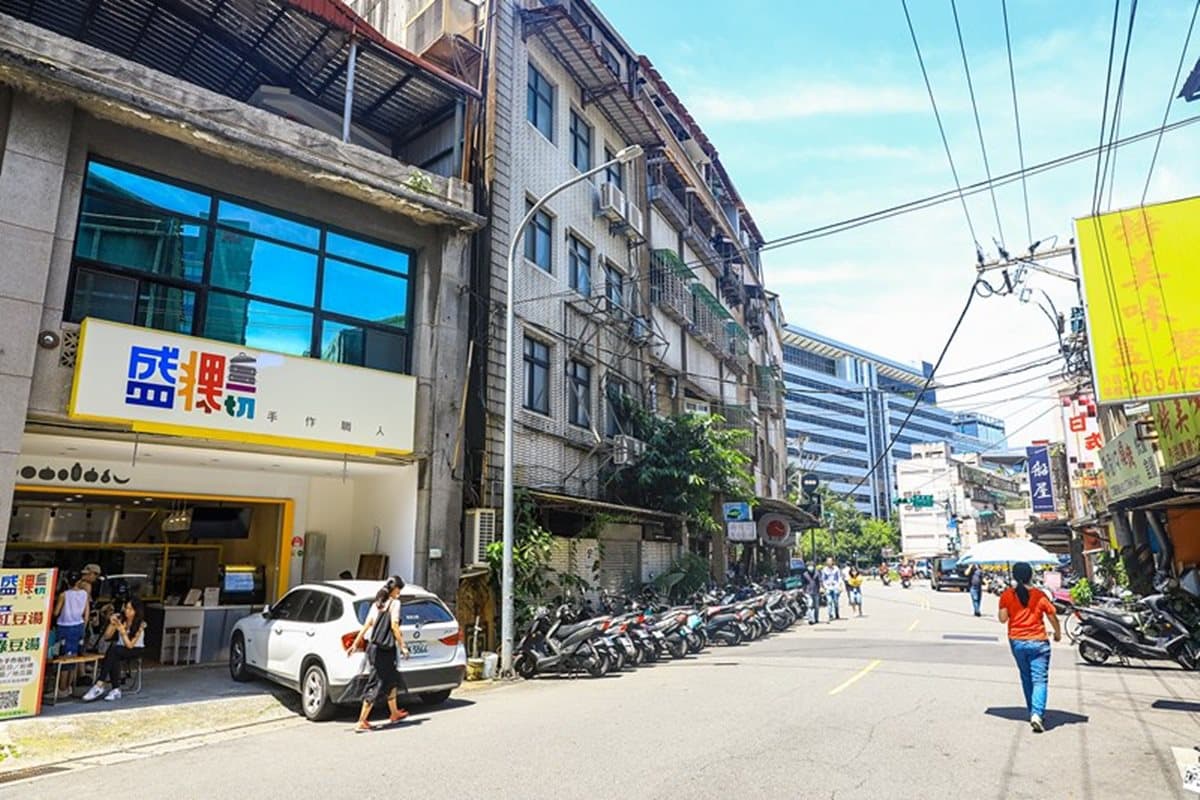 一口秒被圈粉!手工限量粉粿、米苔目真材實料,常常店還沒開就賣完 一口秒被圈粉!手工限量粉粿、米苔目真材實料,常常店還沒開就賣完