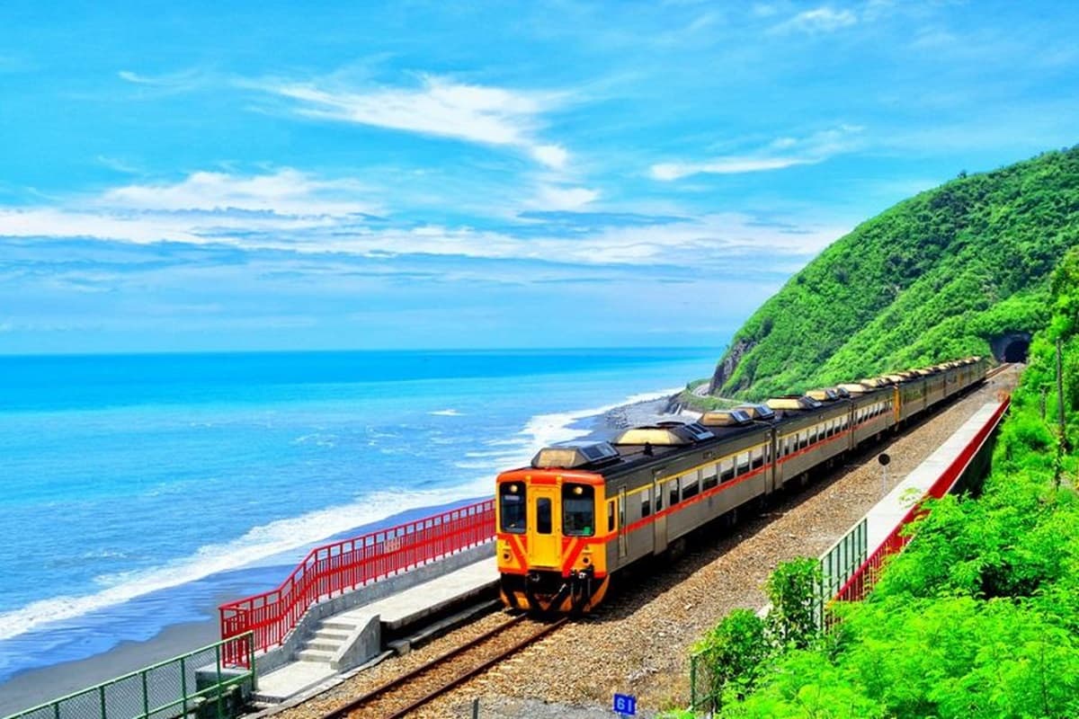 懶人有福了!台鐵推14款秋冬「郵輪式列車行程」衝多良鐵路、金針花海 懶人有福了!台鐵推14款秋冬「郵輪式列車行程」衝多良鐵路、金針花海