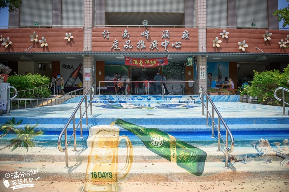 「全台最大瓶台啤」這裡免費拍!巨型彩繪啤酒罐、6層樓酒瓶排排站 「全台最大瓶台啤」這裡免費拍!巨型彩繪啤酒罐、6層樓酒瓶排排站