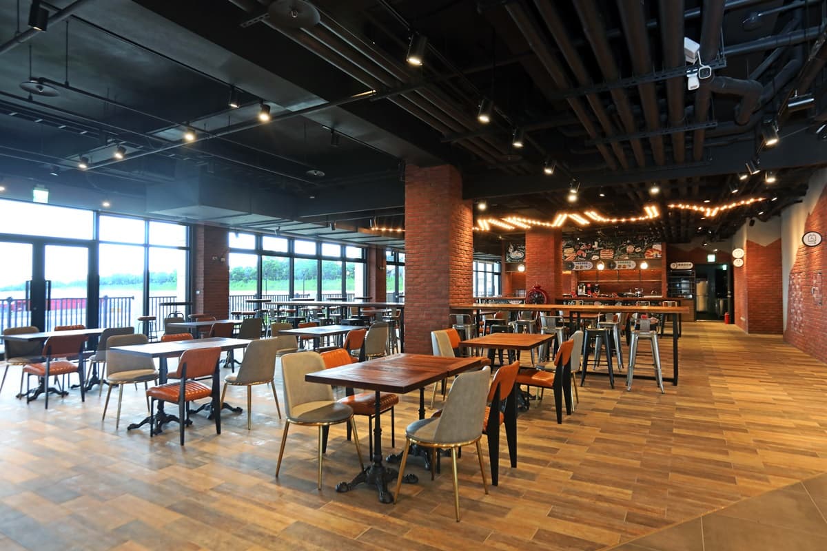 【新開店】全台首家「賽車旅店」!房間就能看賽車,每人不到2000元爽住 【新開店】全台首家「賽車旅店」!房間就能看賽車,每人不到2000元爽住