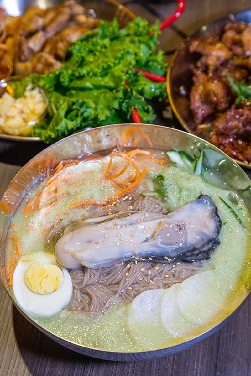 去不了韓國就來這!罕見韓式餐酒館必點超大生蠔冷麵、「韓劇」調酒 去不了韓國就來這!罕見韓式餐酒館必點超大生蠔冷麵、「韓劇」調酒