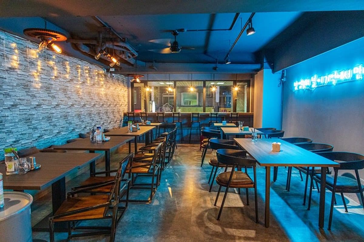 去不了韓國就來這!罕見韓式餐酒館必點超大生蠔冷麵、「韓劇」調酒 去不了韓國就來這!罕見韓式餐酒館必點超大生蠔冷麵、「韓劇」調酒