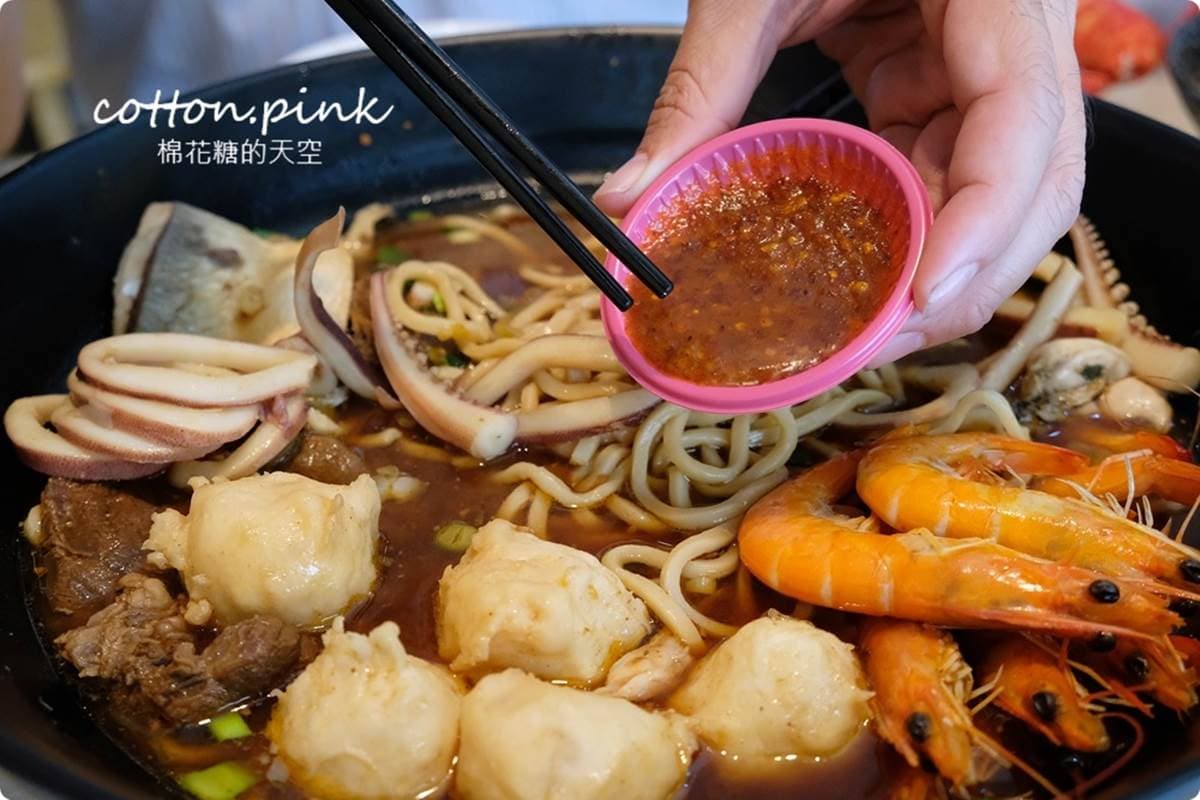 這碗超澎派!台中海陸牛肉麵吃得到鮮蚵、虱目魚肚,內用冰淇淋還能吃到飽 這碗超澎派!台中海陸牛肉麵吃得到鮮蚵、虱目魚肚,內用冰淇淋還能吃到飽