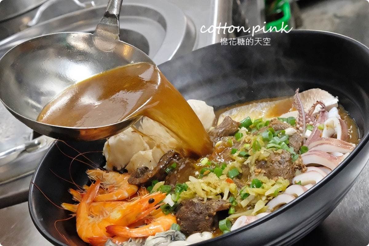 這碗超澎派!台中海陸牛肉麵吃得到鮮蚵、虱目魚肚,內用冰淇淋還能吃到飽 這碗超澎派!台中海陸牛肉麵吃得到鮮蚵、虱目魚肚,內用冰淇淋還能吃到飽