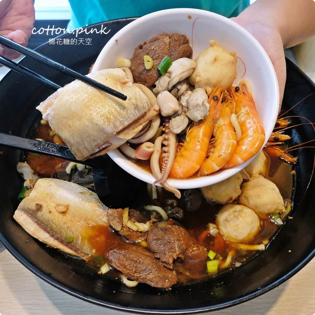 這碗超澎派!台中海陸牛肉麵吃得到鮮蚵、虱目魚肚,內用冰淇淋還能吃到飽 這碗超澎派!台中海陸牛肉麵吃得到鮮蚵、虱目魚肚,內用冰淇淋還能吃到飽