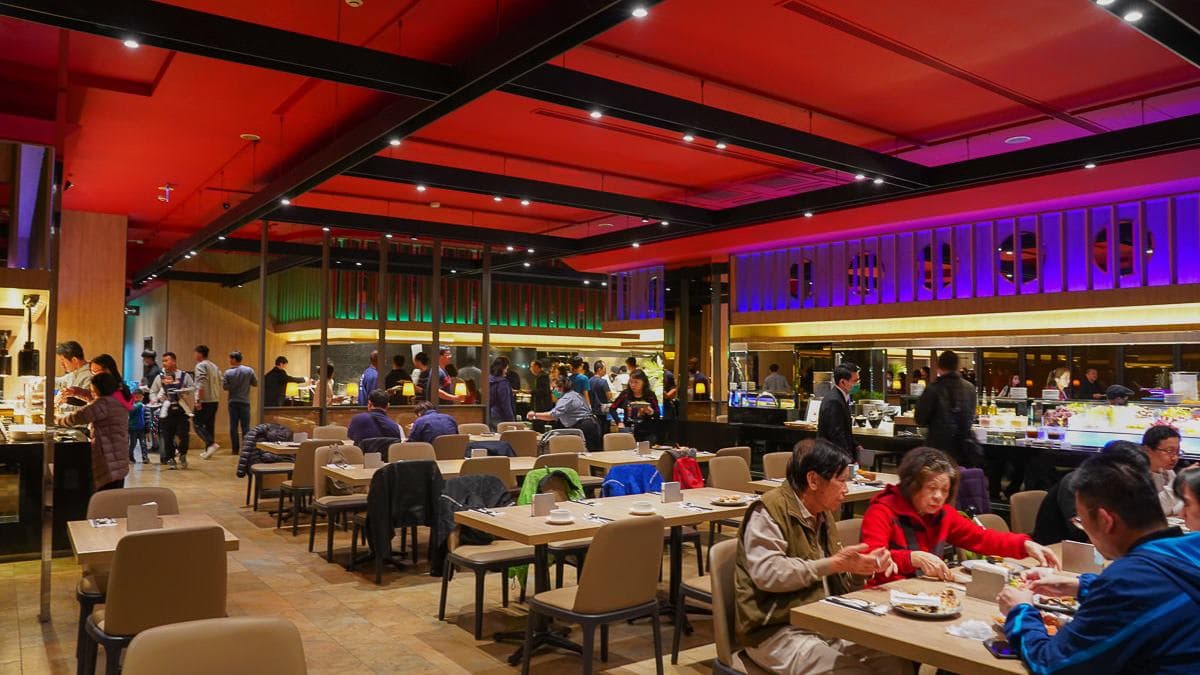 肉控最愛!高雄人氣Buffet菜色超多樣,必吃水嫩戰斧豬、脆皮烤鴨 肉控最愛!高雄人氣Buffet菜色超多樣,必吃水嫩戰斧豬、脆皮烤鴨