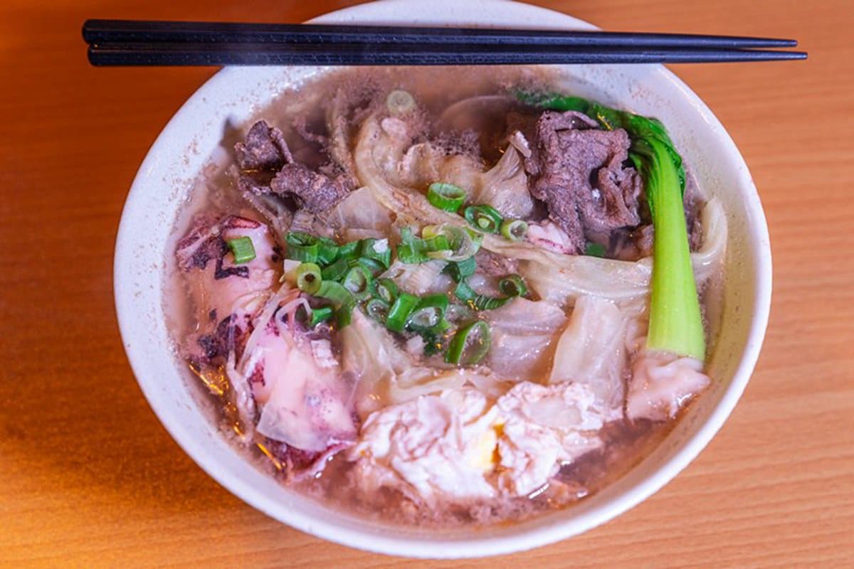 獨門鮮乳湯頭!高雄超夯「鍋燒麵」光牛奶口味就有5種,清涼西瓜冰茶也必喝 獨門鮮乳湯頭!高雄超夯「鍋燒麵」光牛奶口味就有5種,清涼西瓜冰茶也必喝