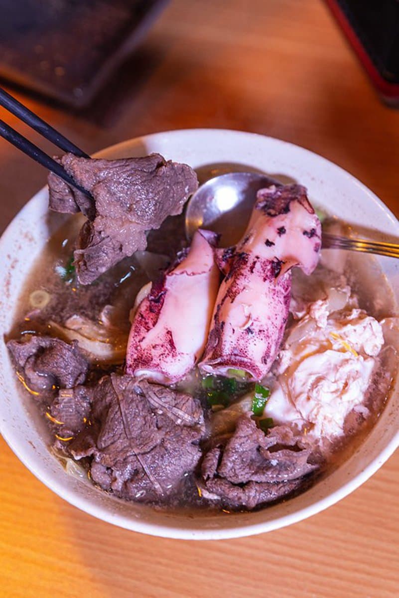 獨門鮮乳湯頭!高雄超夯「鍋燒麵」光牛奶口味就有5種,清涼西瓜冰茶也必喝 獨門鮮乳湯頭!高雄超夯「鍋燒麵」光牛奶口味就有5種,清涼西瓜冰茶也必喝