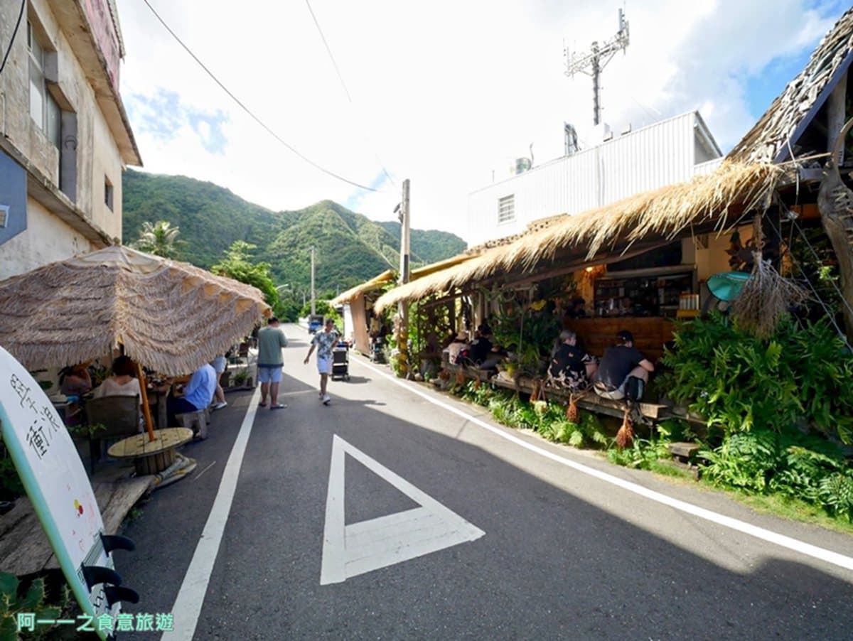 全台最美路邊攤!台東部落茅草屋嘗原民風早午餐,在地野菜搭自製油醋更爽口 全台最美路邊攤!台東部落茅草屋嘗原民風早午餐,在地野菜搭自製油醋更爽口