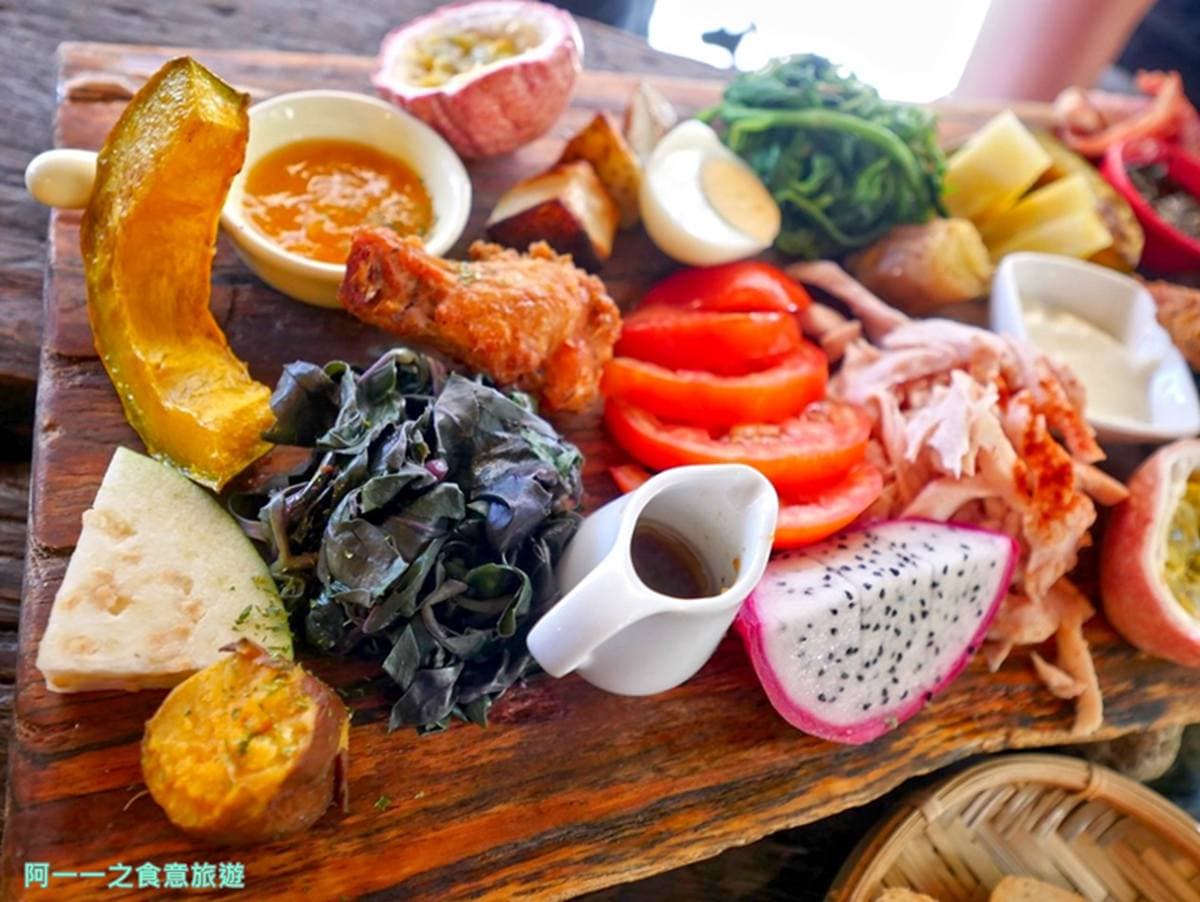 全台最美路邊攤!台東部落茅草屋嘗原民風早午餐,在地野菜搭自製油醋更爽口 全台最美路邊攤!台東部落茅草屋嘗原民風早午餐,在地野菜搭自製油醋更爽口