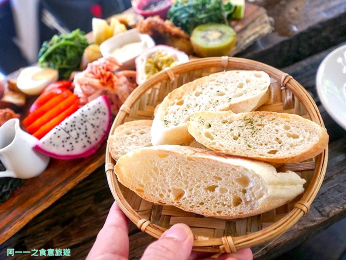 全台最美路邊攤!台東部落茅草屋嘗原民風早午餐,在地野菜搭自製油醋更爽口 全台最美路邊攤!台東部落茅草屋嘗原民風早午餐,在地野菜搭自製油醋更爽口