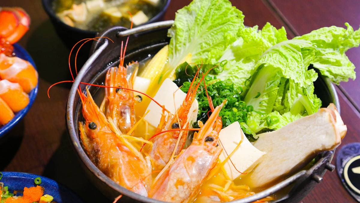 台南視覺系海鮮丼,整隻龍蝦趴碗上超浮誇,還有海膽、鮭魚卵、干貝、星鰻! 台南視覺系海鮮丼,整隻龍蝦趴碗上超浮誇,還有海膽、鮭魚卵、干貝、星鰻!