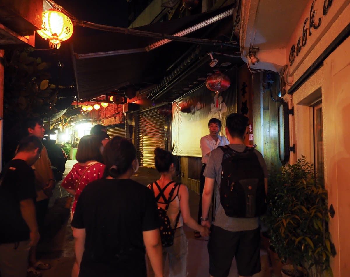 最私密景觀台!九份制高點民宿盡情美拍山海景,夜間深度導覽還能體驗洗金 最私密景觀台!九份制高點民宿盡情美拍山海景,夜間深度導覽還能體驗洗金