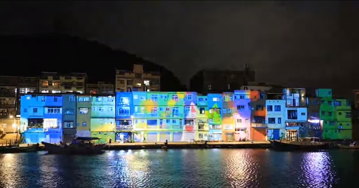 彩色小屋有大鯨魚、貓咪出沒!基隆最夢幻「正濱漁港光雕秀」限定9天免費看 彩色小屋有大鯨魚、貓咪出沒!基隆最夢幻「正濱漁港光雕秀」限定9天免費看