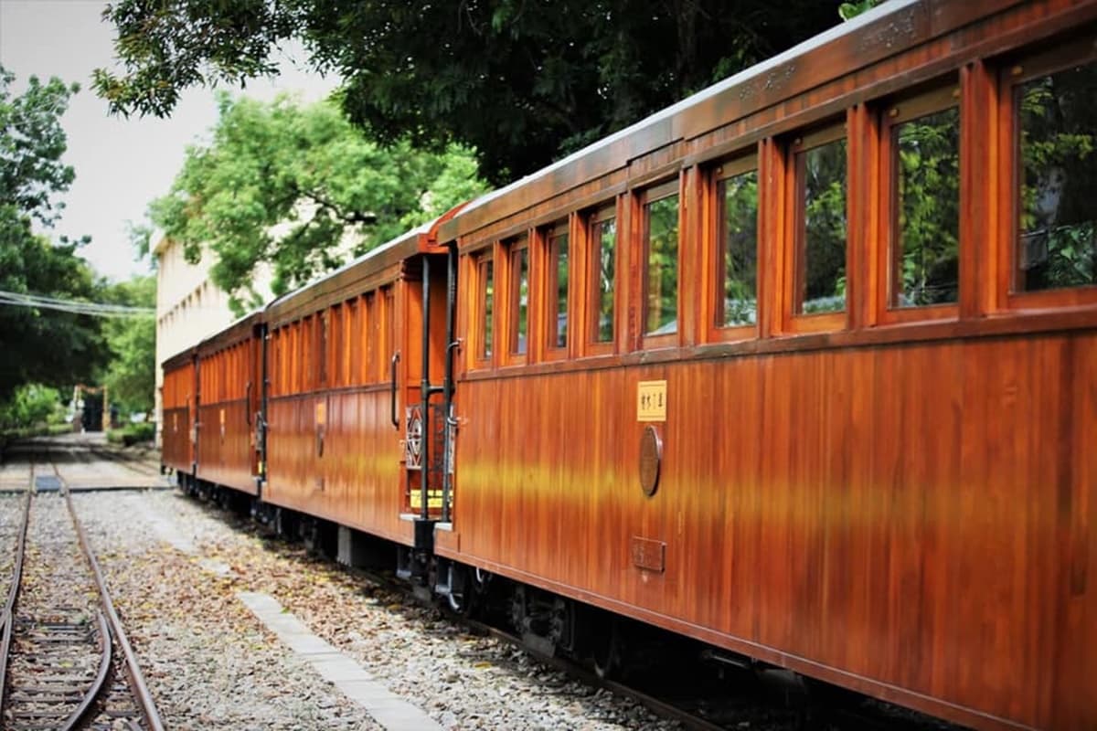 搭全台唯一「檜木列車」賞楓了!森林遊樂區秋冬遊程出爐,還有「星空漫遊」超浪漫 搭全台唯一「檜木列車」賞楓了!森林遊樂區秋冬遊程出爐,還有「星空漫遊」超浪漫