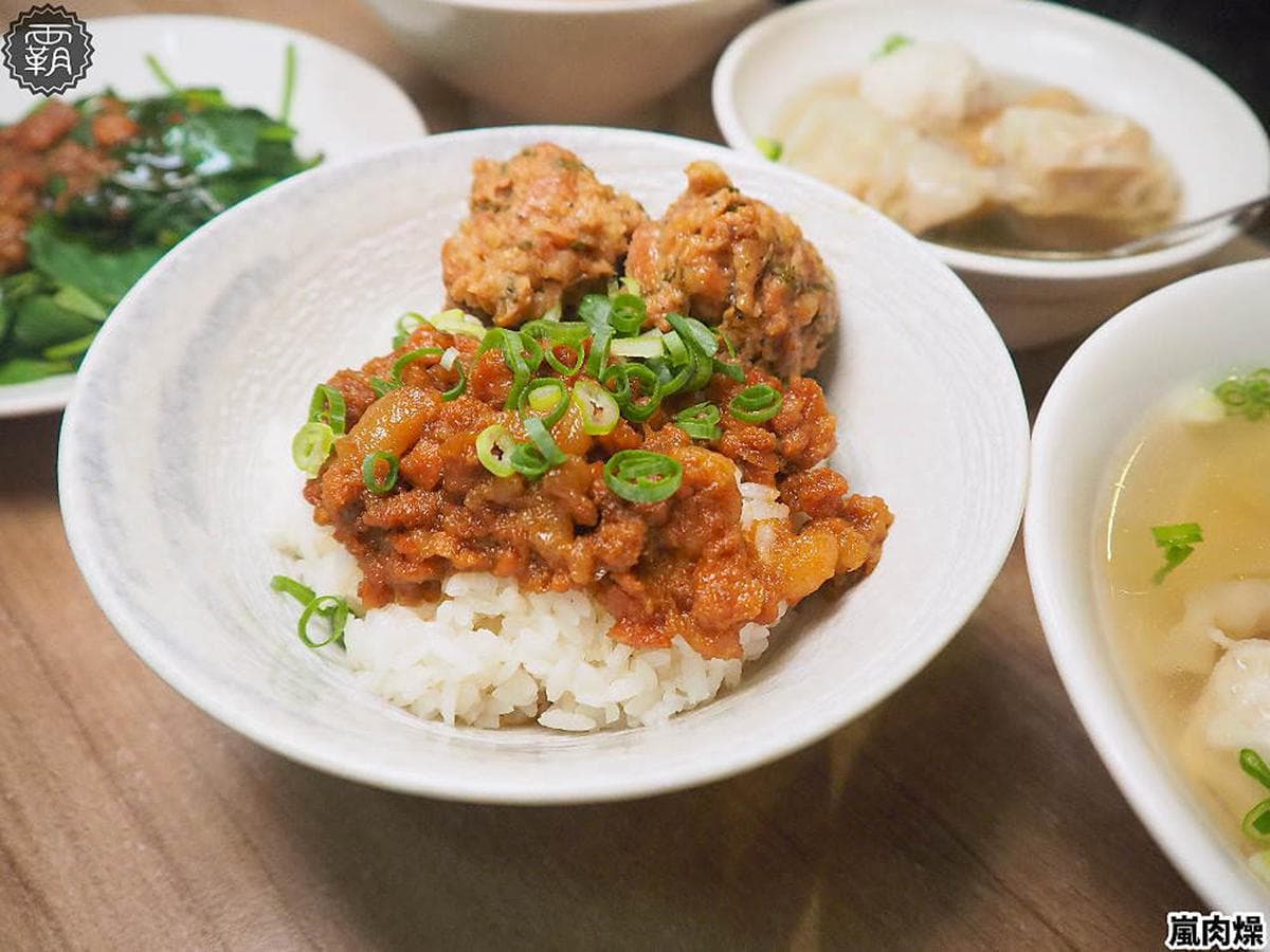 台中第二市場必吃美食!獨門肉燥熬煮過程不加一滴水,再搭手工豬肉丸香氣超迷人 台中第二市場必吃美食!獨門肉燥熬煮過程不加一滴水,再搭手工豬肉丸香氣超迷人