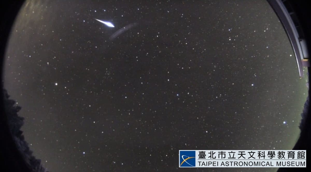 呼叫天文迷!每小時15顆獅子座「流星雨」爆發,最佳觀星日期在這天 呼叫天文迷!每小時15顆獅子座「流星雨」爆發,最佳觀星日期在這天