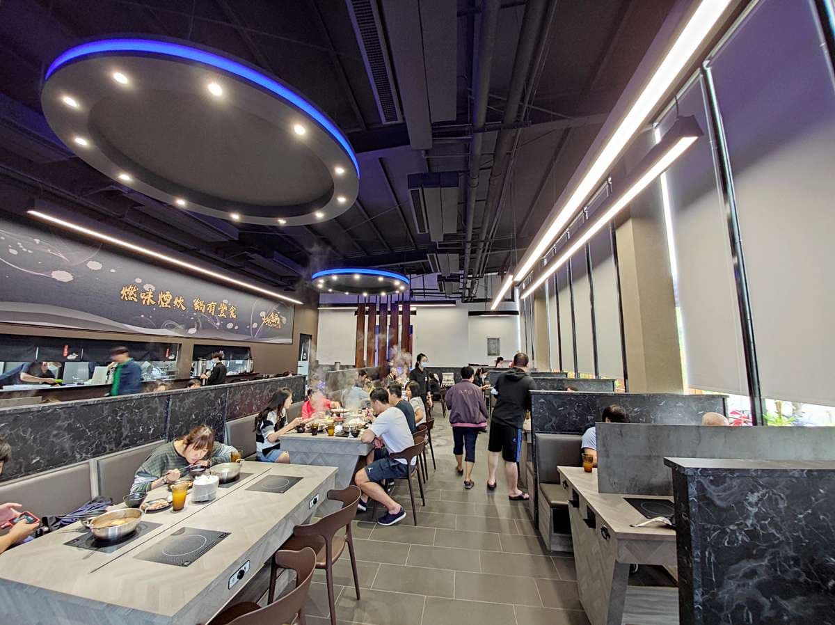 【新開店】溫體薑母鴨變身最台涮涮鍋!火焰燒酒雞、暴動肉食牛套餐也必吃 【新開店】溫體薑母鴨變身最台涮涮鍋!火焰燒酒雞、暴動肉食牛套餐也必吃
