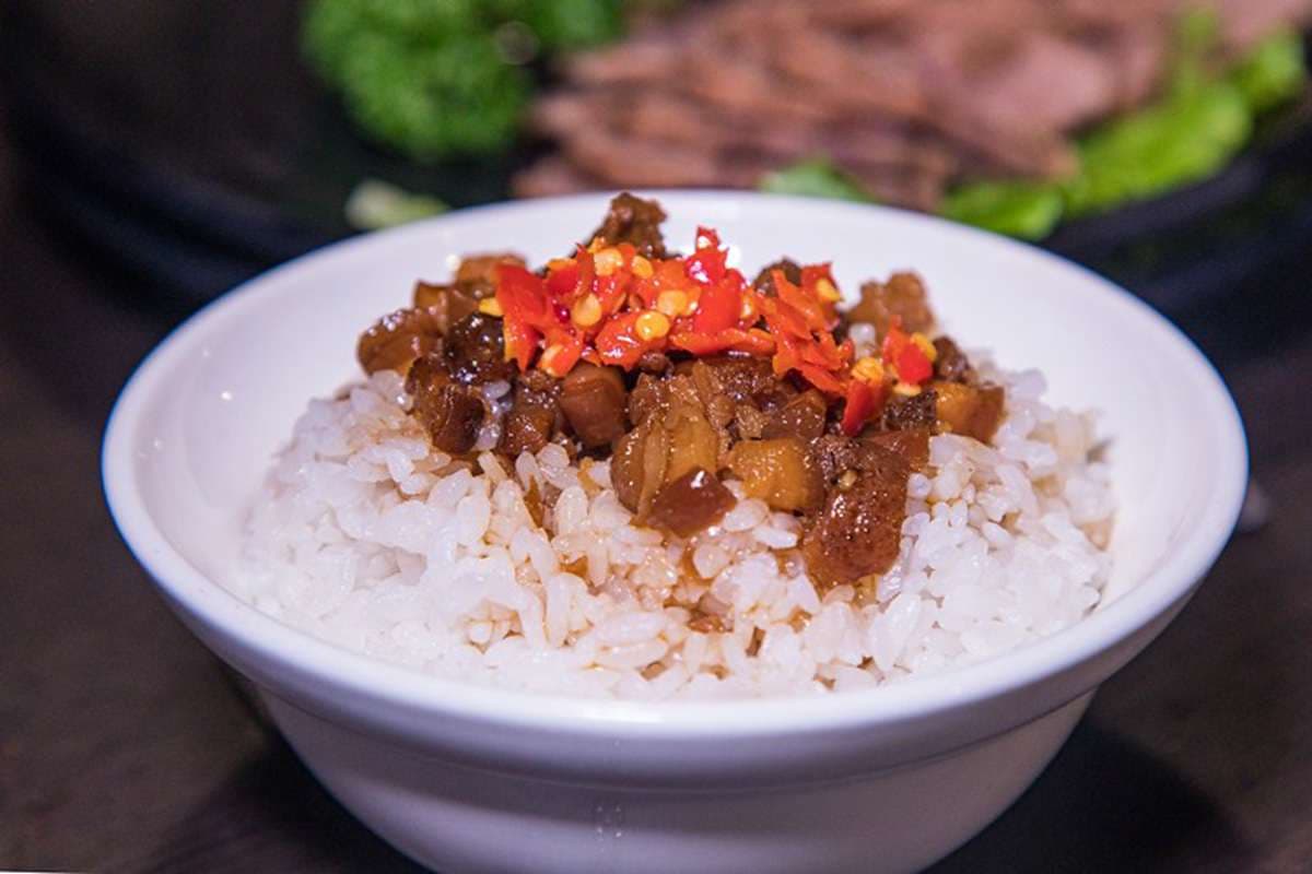 台北汕頭火鍋衝這家!獨門沙茶湯頭別處嘗不到,老饕吃法朝天椒滷肉飯也必試 台北汕頭火鍋衝這家!獨門沙茶湯頭別處嘗不到,老饕吃法朝天椒滷肉飯也必試