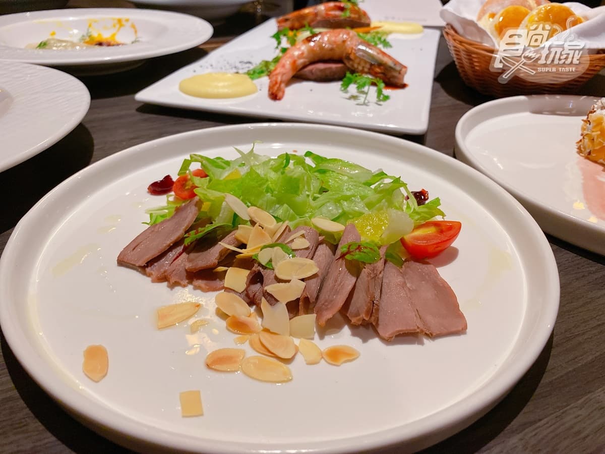 全台唯一「落羽松耶誕樹」!森林版「新北耶誕城」泡湯邊拍,還有海陸大餐、吃到飽爽嗑 全台唯一「落羽松耶誕樹」!森林版「新北耶誕城」泡湯邊拍,還有海陸大餐、吃到飽爽嗑