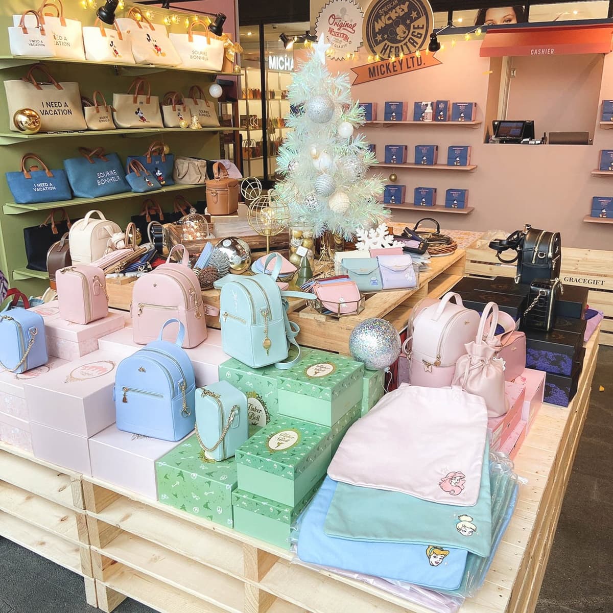 超夯「米奇口罩」開快閃店了!整面口罩牆這天開賣,新加碼「米奇造型洗手慕斯」同步收 超夯「米奇口罩」開快閃店了!整面口罩牆這天開賣,新加碼「米奇造型洗手慕斯」同步收