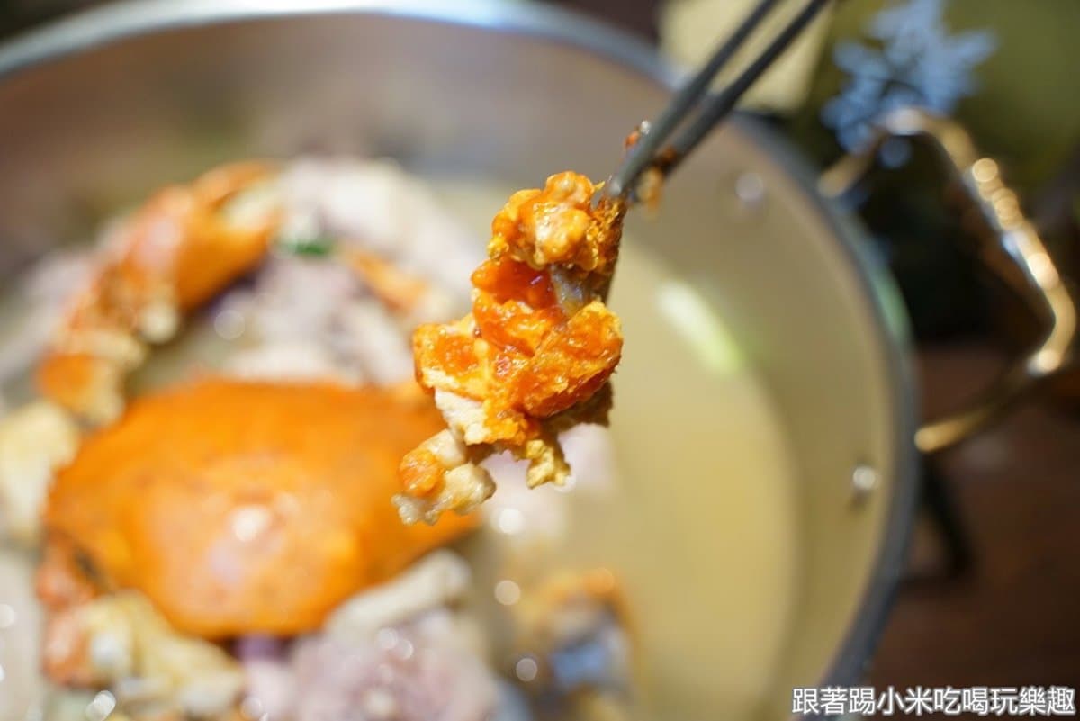 加購龍蝦只要399元!新竹蟹膏爆滿「雞煲蟹」湯頭超鮮甜,還能再涮比臉大A5和牛 加購龍蝦只要399元!新竹蟹膏爆滿「雞煲蟹」湯頭超鮮甜,還能再涮比臉大A5和牛
