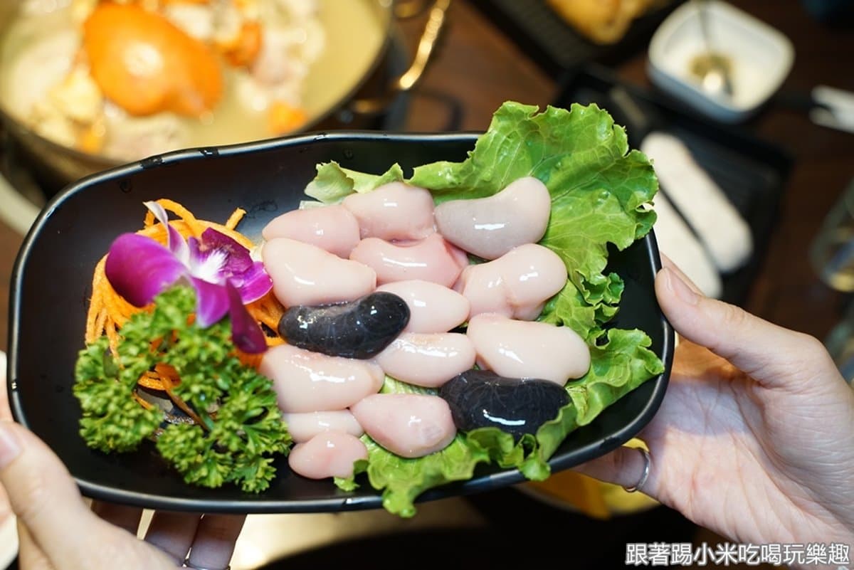 加購龍蝦只要399元!新竹蟹膏爆滿「雞煲蟹」湯頭超鮮甜,還能再涮比臉大A5和牛 加購龍蝦只要399元!新竹蟹膏爆滿「雞煲蟹」湯頭超鮮甜,還能再涮比臉大A5和牛