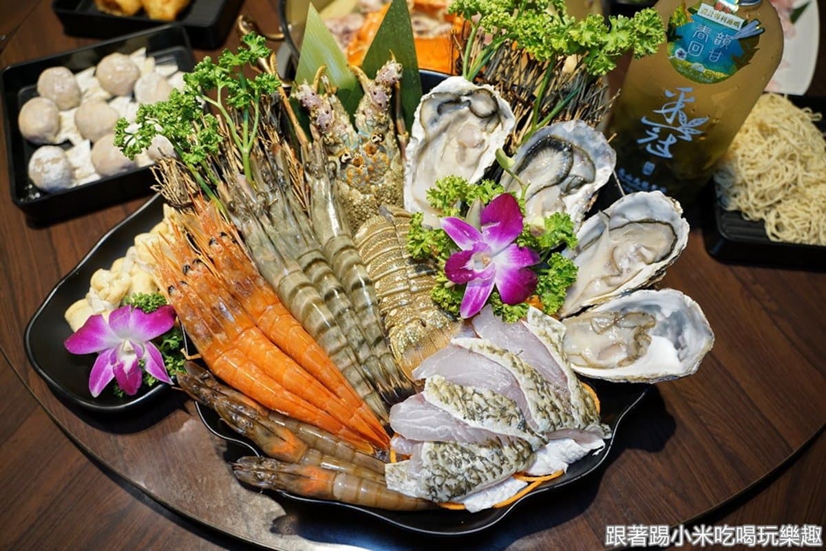 加購龍蝦只要399元!新竹蟹膏爆滿「雞煲蟹」湯頭超鮮甜,還能再涮比臉大A5和牛 加購龍蝦只要399元!新竹蟹膏爆滿「雞煲蟹」湯頭超鮮甜,還能再涮比臉大A5和牛