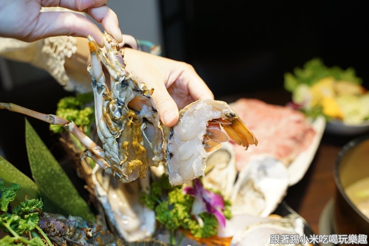 加購龍蝦只要399元!新竹蟹膏爆滿「雞煲蟹」湯頭超鮮甜,還能再涮比臉大A5和牛 加購龍蝦只要399元!新竹蟹膏爆滿「雞煲蟹」湯頭超鮮甜,還能再涮比臉大A5和牛