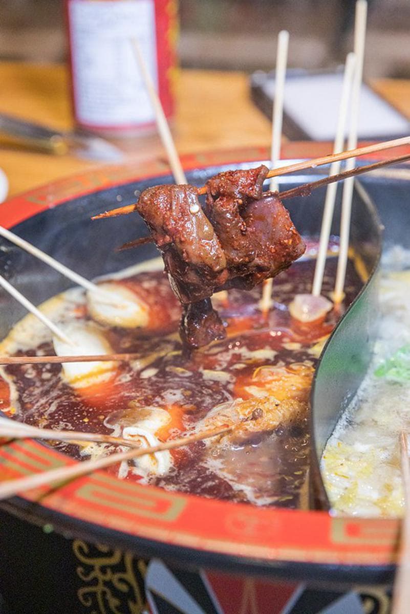 嗜辣者快筆記!台北正宗四川串串鍋牛油底料隨你加,必吃爽脆牛板筋、麻辣小龍蝦 嗜辣者快筆記!台北正宗四川串串鍋牛油底料隨你加,必吃爽脆牛板筋、麻辣小龍蝦